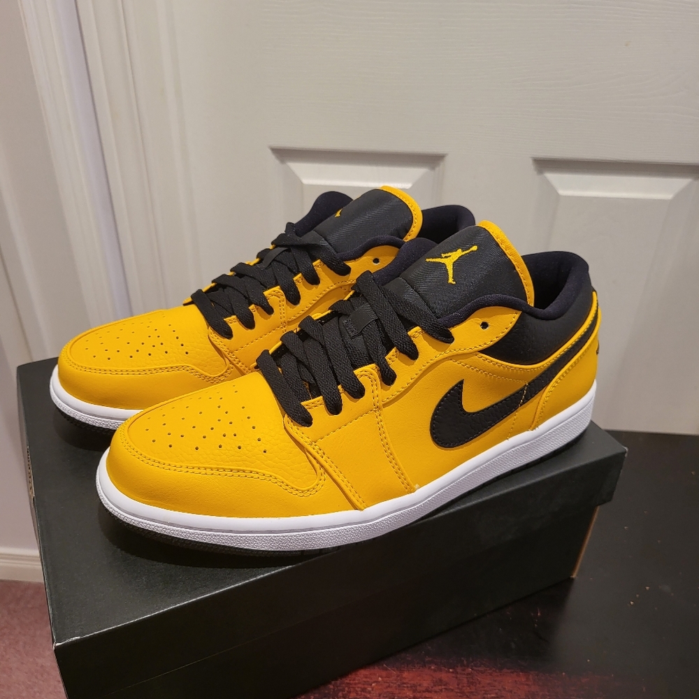 Air Jordan 1 Low University Gold